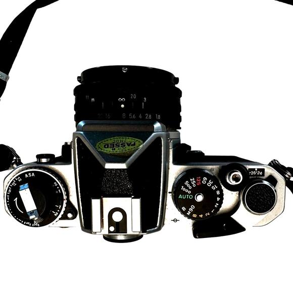 Nikon FM 35mm SLR Film Camera with Nikon Series E 150mm 1.8 Lens - Picture 6 of 7